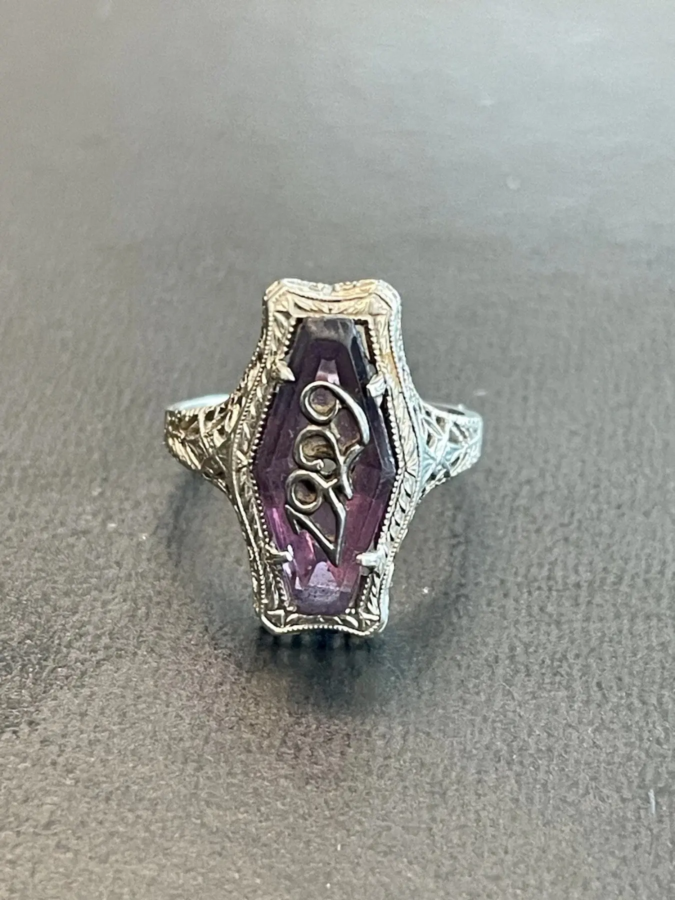 Vintage Resin Geometric Coffin Ring for Men and Women, Gothic Punk Style, Creative Party Jewelry, Unique Design Ring, Vintage Embossed Ring, Dark Aesthetic Rings
