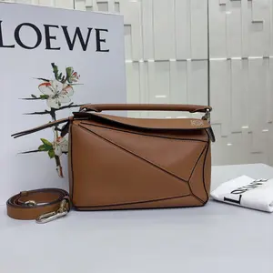 Pre-owned Loewe Leather Shoulder Bags 9.45'' R3519 Shoulder Bag C13347609141 0327 T2 Betsy