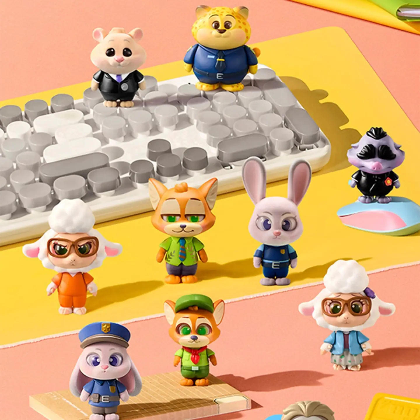 Disney Zootopia Daily Life Dress-Up Blind Box Vinyl Figurine Dolls - Collectible Anime Action Figures, Interchangeable Outfits, Cute Designs, Unisex Blind Bag Collecting Item for Holiday and Black Friday Gifting, Back To School