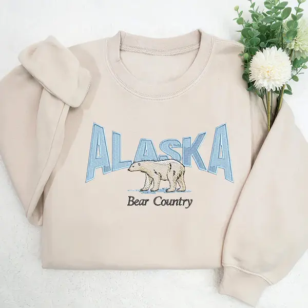 Alaska Embroidered Sweatshirt, Bear Country Crewneck, Vintage Outdoorsy Alaska Souvenir Sweater