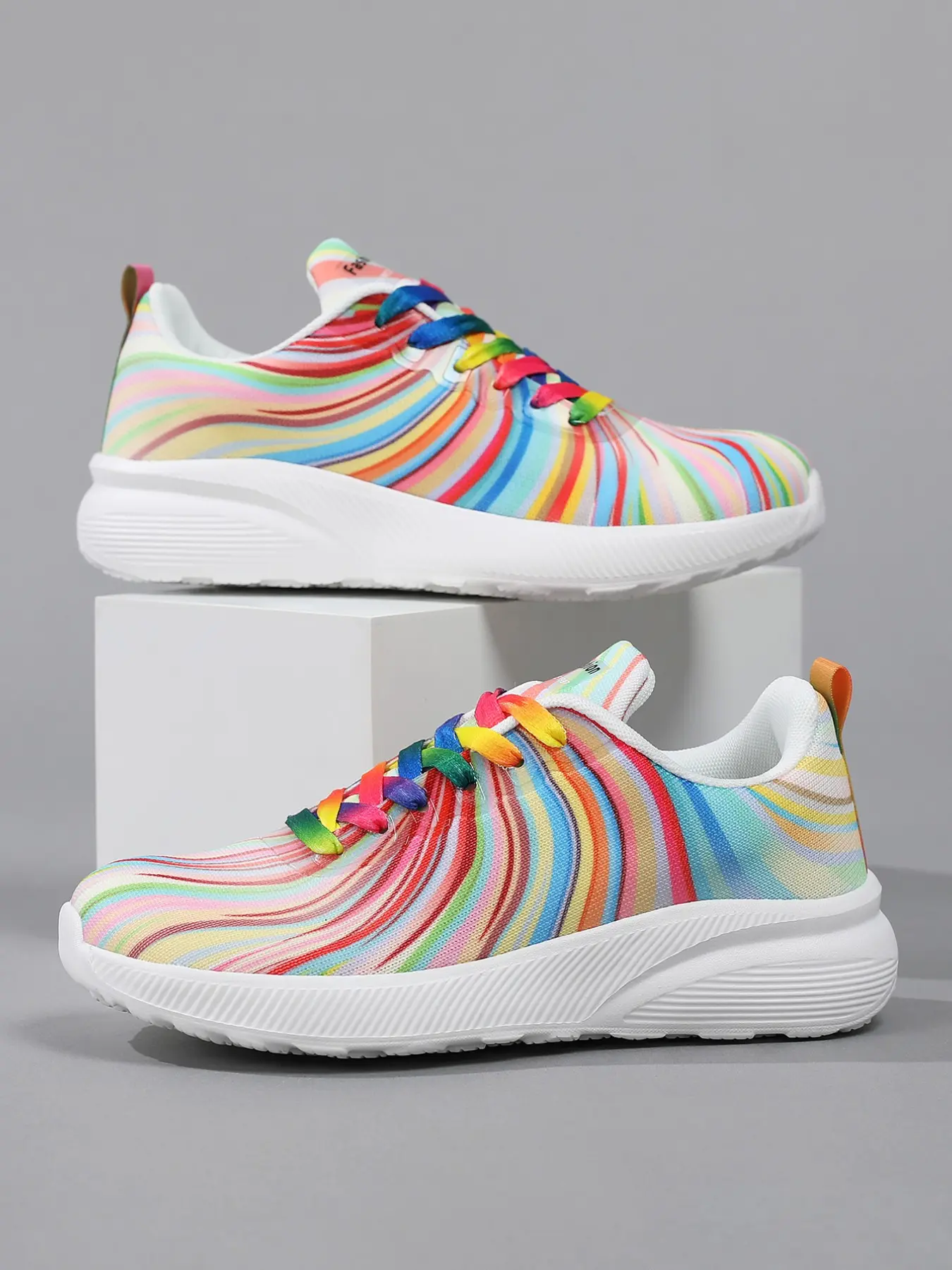Men's Low-Top Sporty Casual Shoes, Rainbow Swirl Print, Lightweight Sole, Breathable Training Shoes for Running & Leisure