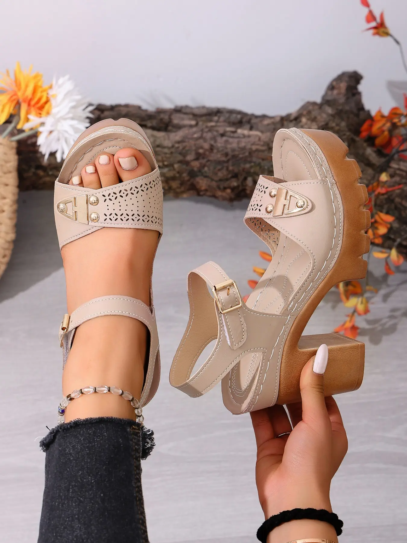 2026 retro casual Roman style high-heeled sandals for women, Elegant Fashionable Sandals, hollowed out, toe exposed, breathable, wooden patterned high-heeled buckle, oversized, available in multiple colors, Classy Sandal