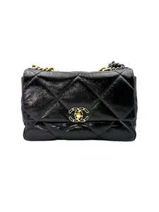 Pre-owned CHANEL leather Shoulder Bags 19 Black Quilted Mediem Size Flap Bag With Gold Hardware(30***77) IRIS008