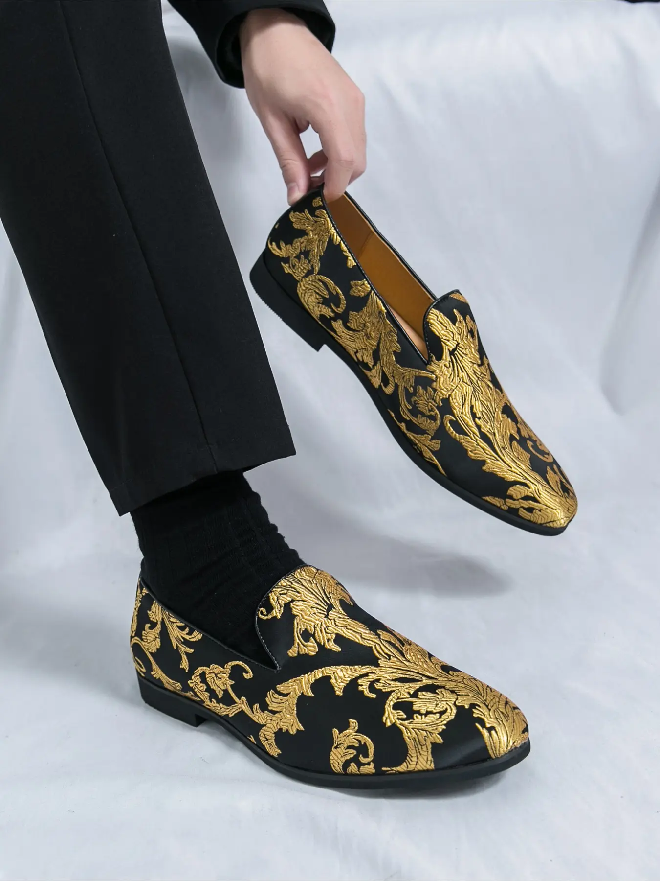 Men Loafers with Classic Embroidered Patterns Comfortable Personalized Trendy Slip On Shoes Business Style Loafers Banquet Business Shoes