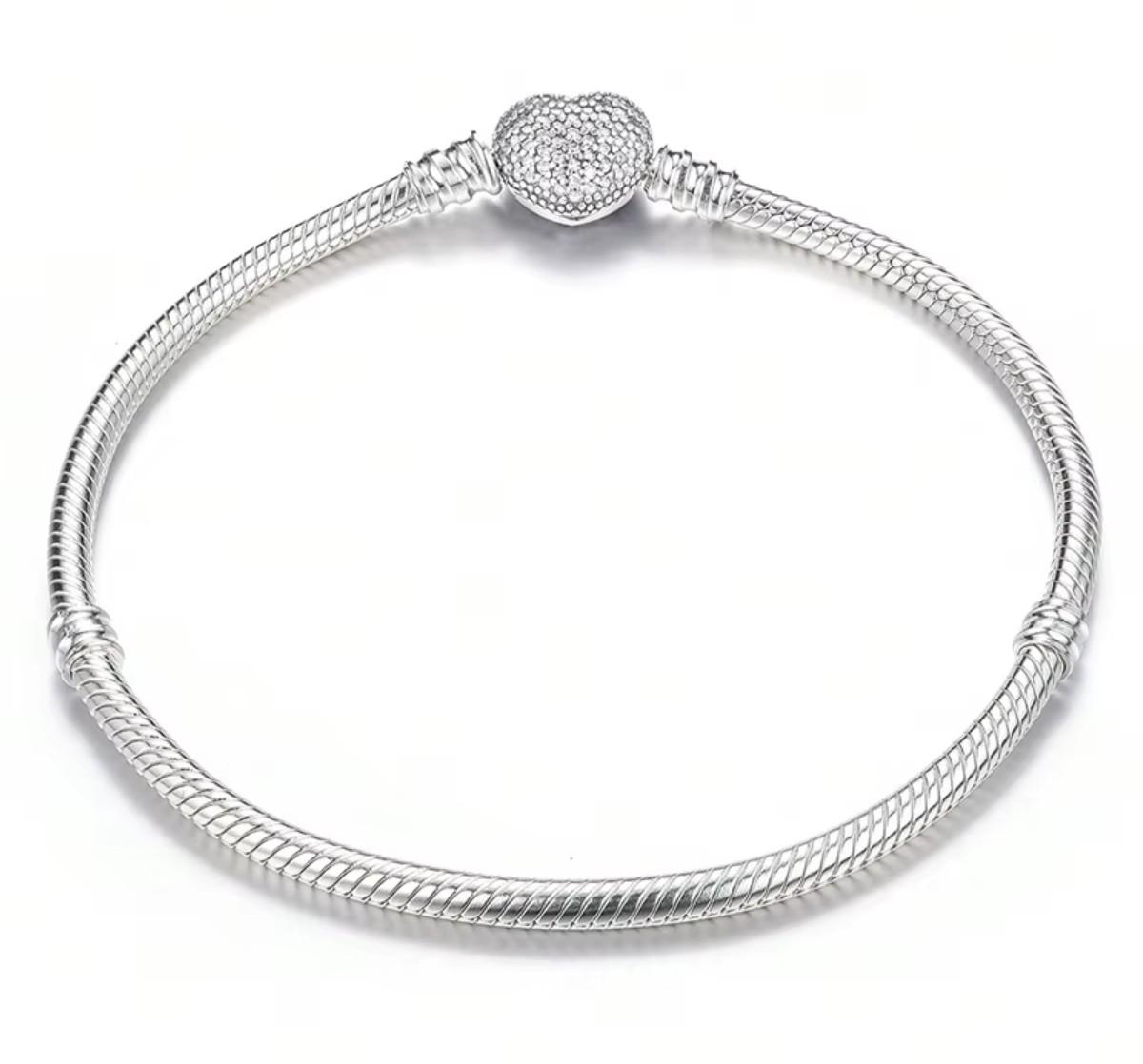 Pulcera Love con 4 charm plata de ley 925, Heidy Claddy