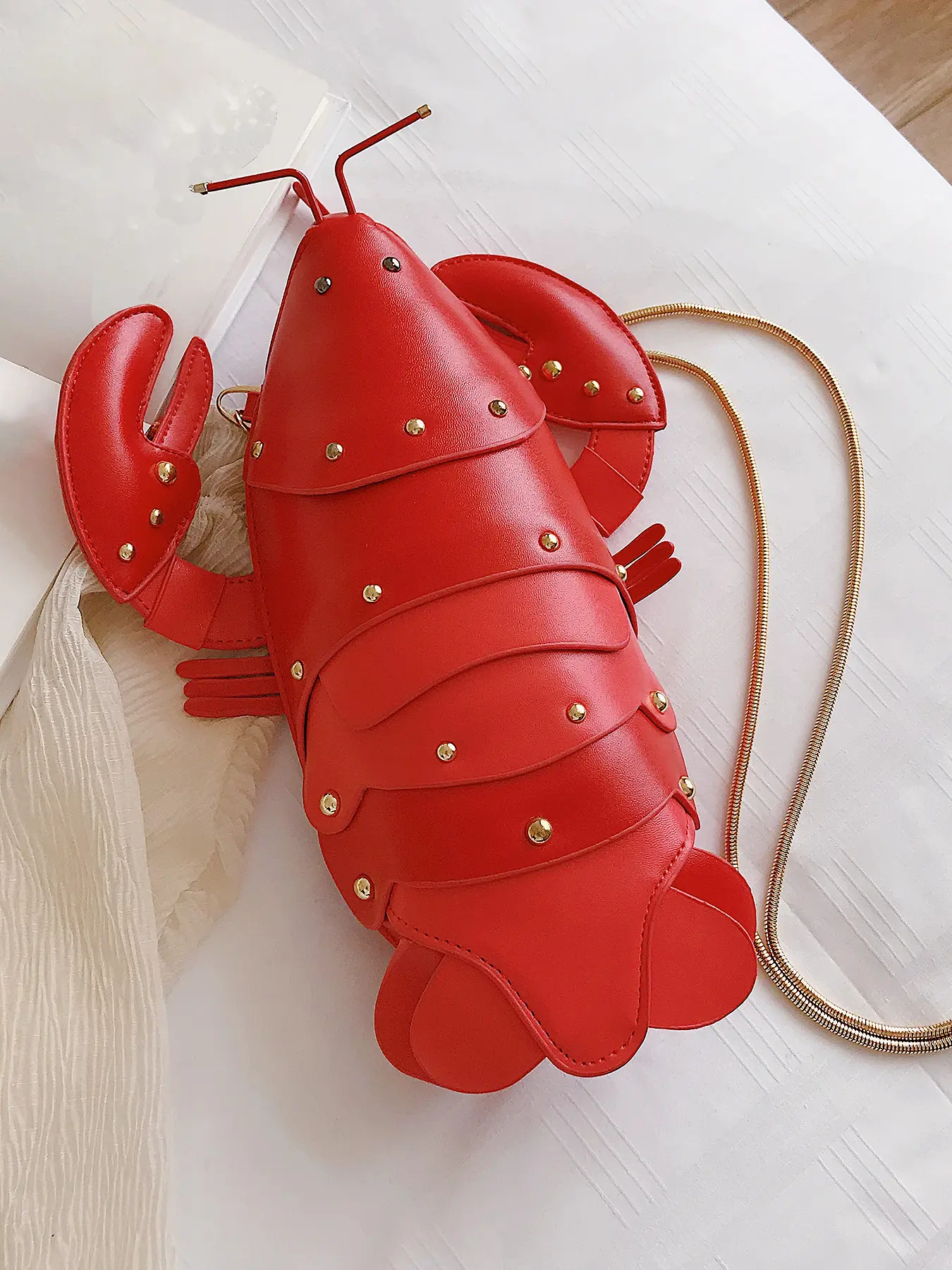 Niche design funny crayfish shaped crossbody bag, creative small bag decorated with personalized metal rivets, fashionable and exquisite trendy single shoulder crossbody bag, Casual crossbody bag, large capacity suitable for parties and activities, etc.