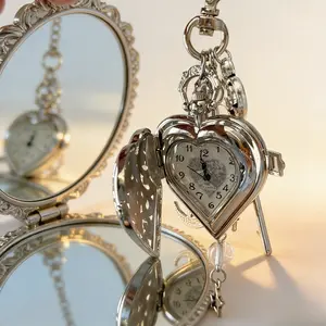 Niche Design Love Dial Keychain Retro Pocket Watch Pendant Bold Unique Advanced Sense Bag Accessory Gift