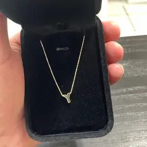 Cadena con pendiente de letra Initial Letter Necklace Gold Hardware Chain Dainty Layering Jewelry