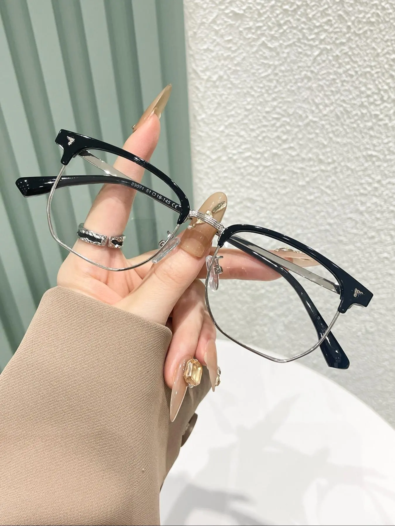 Fashionable Stylish Minimalist Eyeglasses for Women & Men, Fashion Eyewear for Work, Daily Clothing Decor, Perfect for Student Daily Use