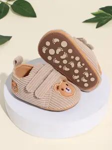 Boys Embroidered Bear Fabric Velcro Design Flat Soft Rubber Anti-Slip Cute Casual Low Top Sports Shoes Casual Trainer Shoes for Spring & Fall Nonslip Trainers