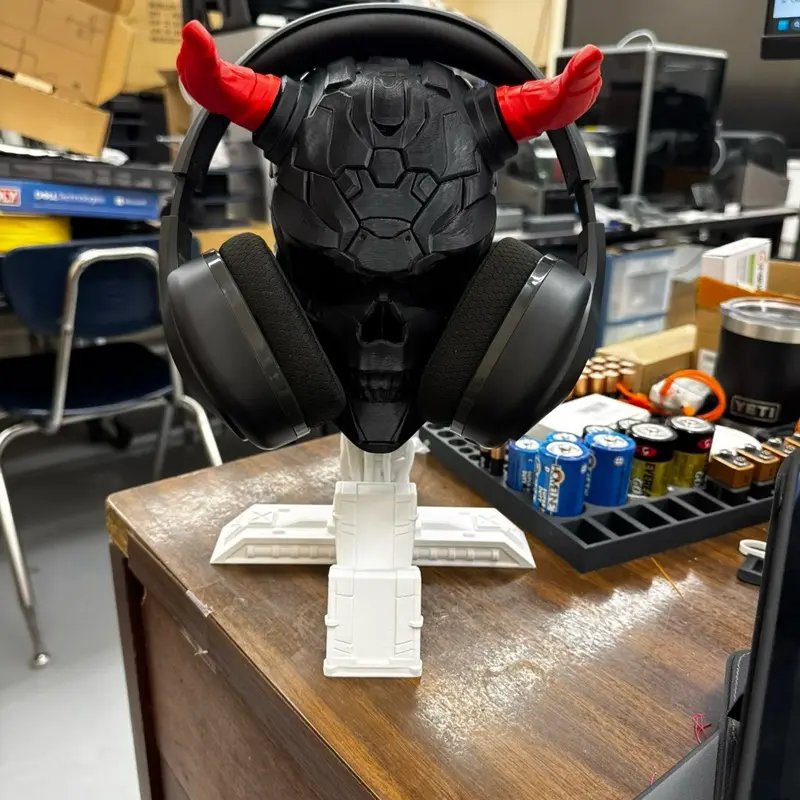 Skull Controller and Headphones Stand. If you would like to customize the color scheme send me a DM and we’ll get you hooked up!