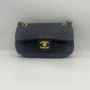Pre-owned CHANEL HZ8 11.12 Classic Flap Bag (V Stitch/Chevron) – Black Calfskin with Gold Tone Hardware 60980