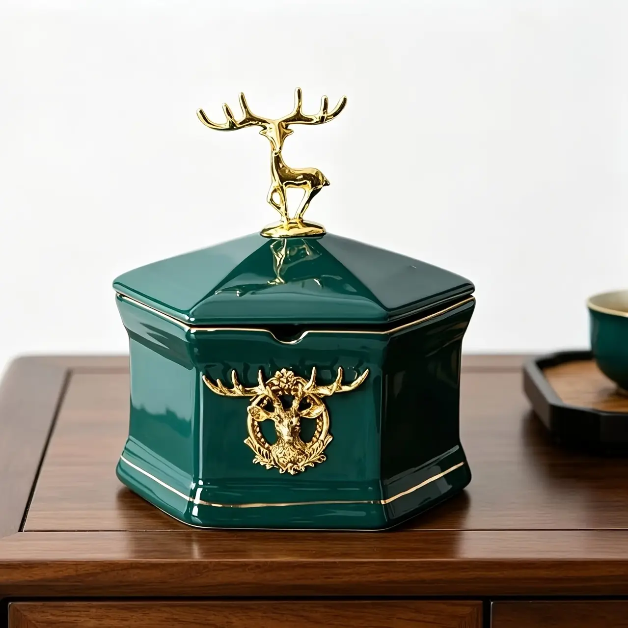Luxury Green Ceramic Ashtray With Lid & Gold Deer Design