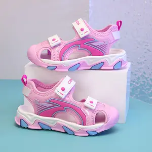 Stylish and cute closed-toe sandals for boys and girls—boys’ summer non-slip soft-soled outdoor functional shoes with toe protection; beach sandals.