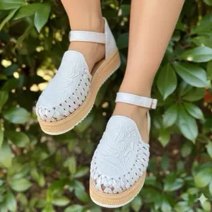 Handcrafted Mexican Huaraches for Women Authentic Leather Platform Sandals Not Wide Feet Friendly Summer Footwear Unique Artisanal Design