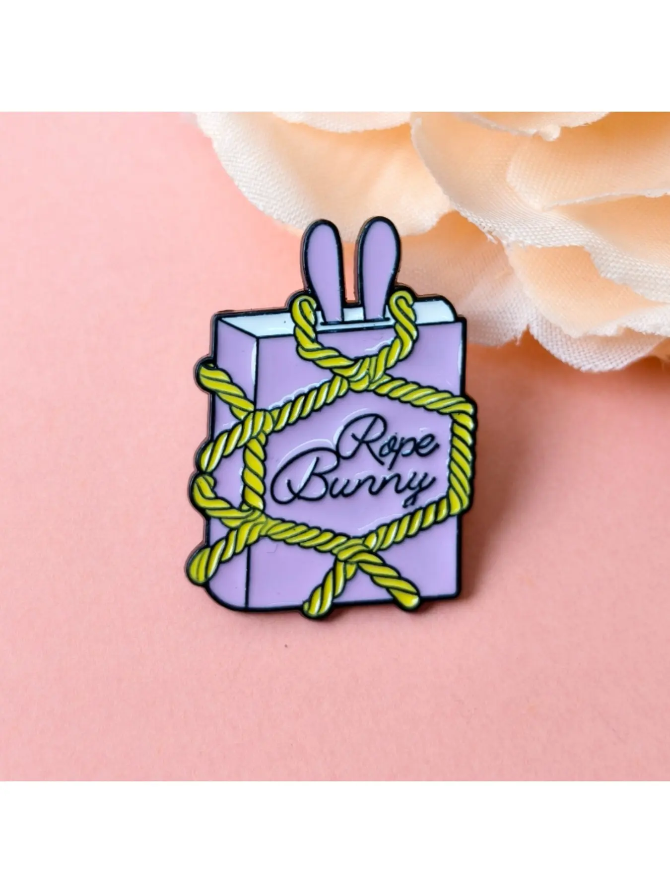 Rope Bunny Enamel Pin Simple Fashionable Lapel Brooch Badge Accessory for Bags Backpacks Clothing Emblem Badge Decoration