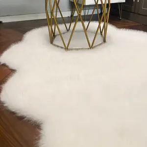 wake in cloud nap mat A warm, comfortable cloud-shaped rug suitable for beside beds, sofas, computer chairs, and more—soft, fluffy, easy to care for, and versatile for multiple uses. carpet