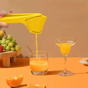 2026 New Model Food-Grade Manual Citrus Juicer — Portable Hand-Press Lemon Squeezer; Easy to Clean, an Essential Kitchen Gadget for Home and Bar Use.