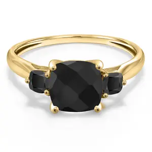 Gem Stone King 10K Yellow Gold Black Onyx 3-Stone Engagement Ring For Women | 1.73 Cttw | Cushion Checkerboard 7MM and 3MM | Three Stone Wedding Engagement Anniversary Ring For Women