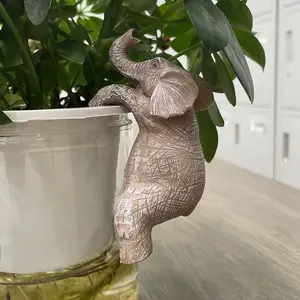 Decorative Elephant Plant Pot Huggers for Garden Decor, Resin Flower Pot Hugger Animal Ornament Figurine with Climbing Design for Yard and Home