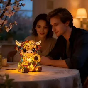 Creative Highland Cow LED Night Light, Home Cartoon Animal Resin Figurine, Cute Decorative Lamp for Kids' Room & Living Area, Table Bedside Lamp, USB Powered Lamp