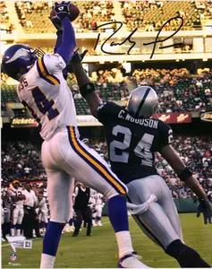 Randy Moss Minnesota Vikings Autographed 8" x 10" Catch Vs. Raiders Photograph - Fanatics Authentic Certified