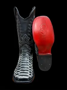 Bota- Python Blanco Y Negro " piel de res grabado"