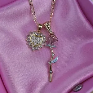 Corazon con rosa en color Rosa Necklace pendant