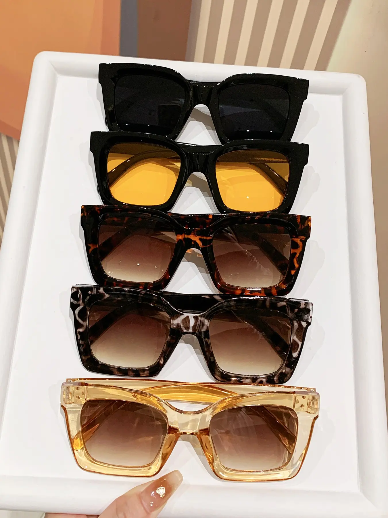 Women's Large Frame Summer Trendy Casual Sunglasses Set, Vintage Classic Decorative Style, Ideal for Beach Vacation, Fashionable Accessory for All Seasons