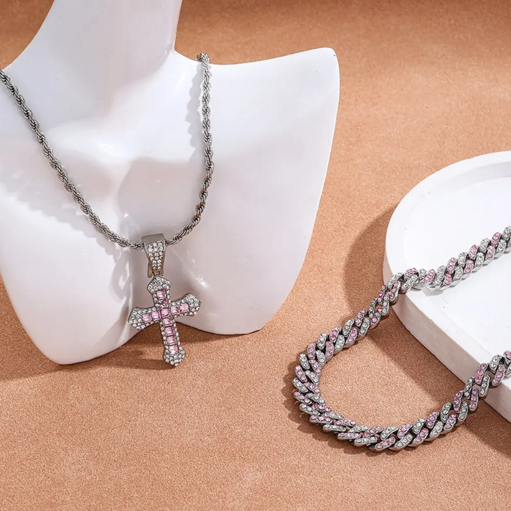 Cuban chain + twisted B