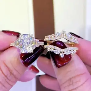 Maxine CZ 5.0ct Radiant Cut Insert 2PC Golden Engagement Ring Set, Three Stone Bridal Ring Set In Sterling Silver, 5A Cubic Zirconia Women's Ring Jewelry,Wedding Ring Set for Daily,Travel,Proposal,Birthday,Anniversary