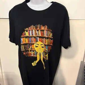 Magic Afro Book Love 100% Cotton T-Shirt with Unique Afro Design and Bookshelf Graphic