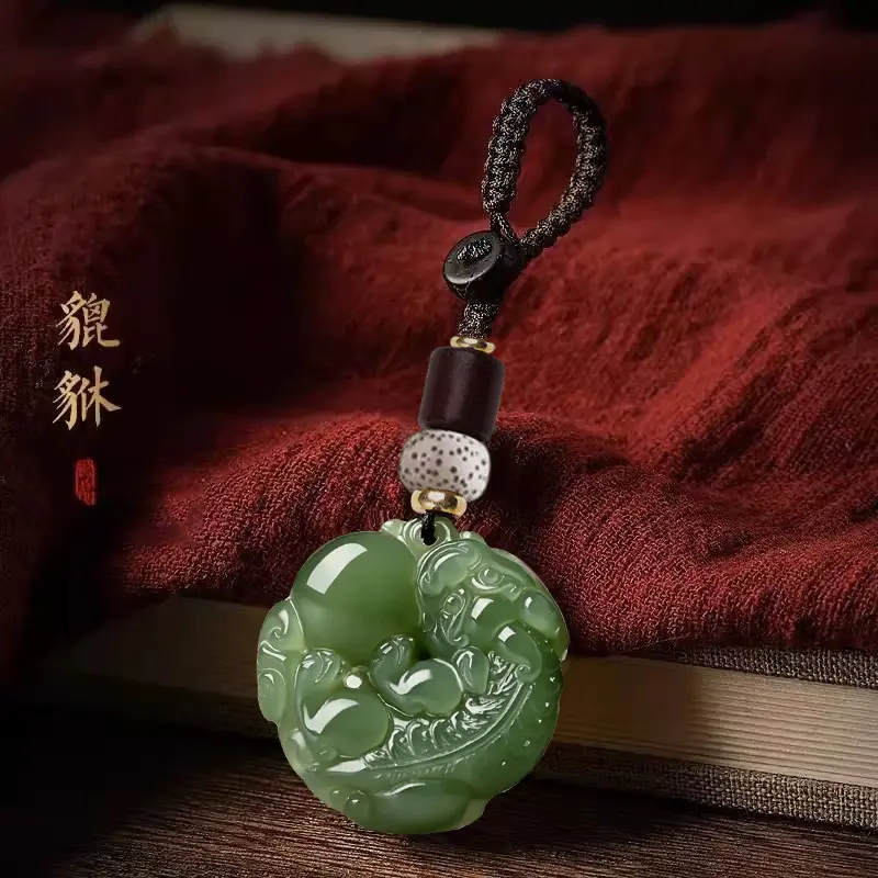 【109】Double sided carved green Pixiu keychain car pendant men's and women's safety buckle Pixiu retro pendant