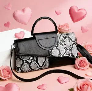 Retro Crocodile Pattern Handbag for Women - Elegant Square Clutch Purse with Fashionable Crossbody Strap, Premium Craftsmanship, Vintage Embossed Texture, Spacious Interior with Zippered Compartment & Card Slots, Detachable Shoulder Stra