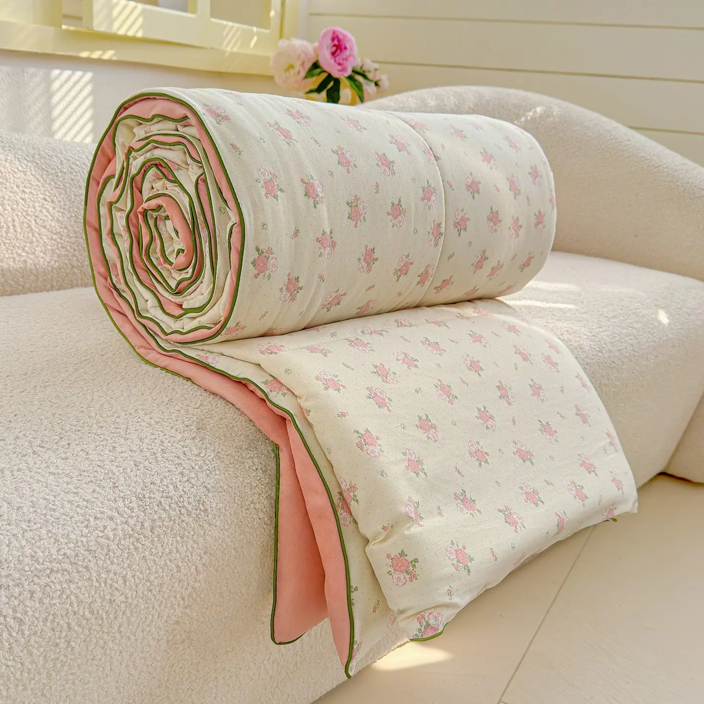 Floral Rose Print Summer Quilt, Soft Lightweight Quilts, Soft Skin-Friendly Air Conditioning Blanket, Soft Bedding, Ideal for Bedroom Office Bed Living Room Home Use, Printed Quilts