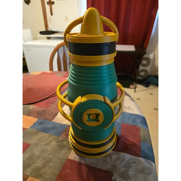 15" Green lantern actual lantern unscrews from bottom