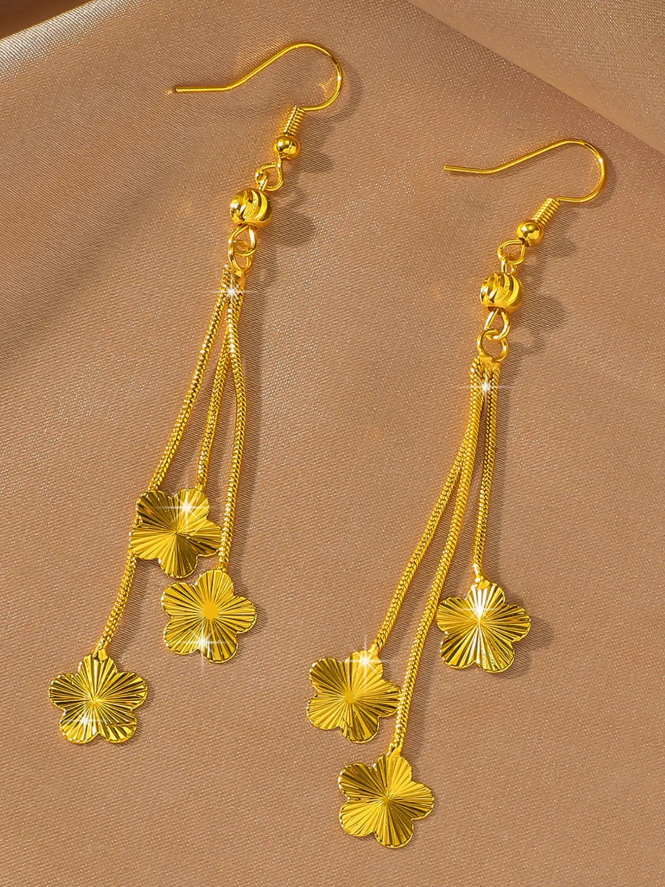 High quality tassel lucky 5-leaf grass earrings, copper gold-plated 24K, perfect gift for girlfriends and girlfriends, women's light luxury daily accessory jewelry, Flower earrings, Fashionable earrings