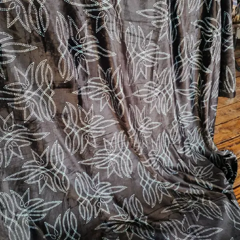 JEREZ Black Aztec King Size Microfiber Blanket, 82x90in, Wrinkle Resistant, Breathable, Durable, Family-Friendly Holiday Decorative Blanket