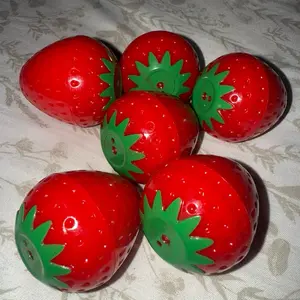 1 Strawberry Lip Balm - 1 Bálsamo de Fresa - Moisturizing and Nourishing Lip Care for Soft and Smooth Lips