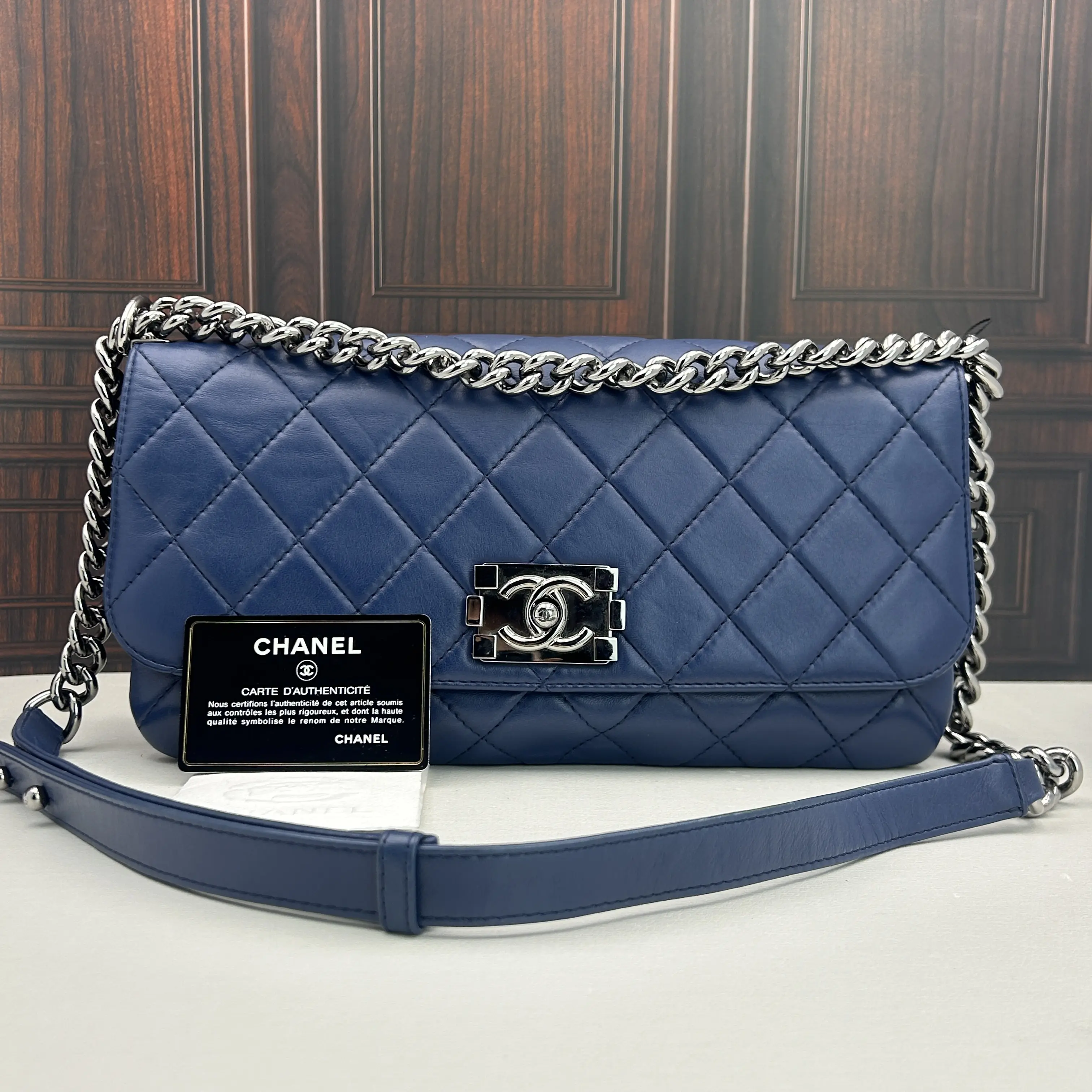 Pre-owned CHANEL Boy series chain bag in navy blue (includes authenticity card)888
