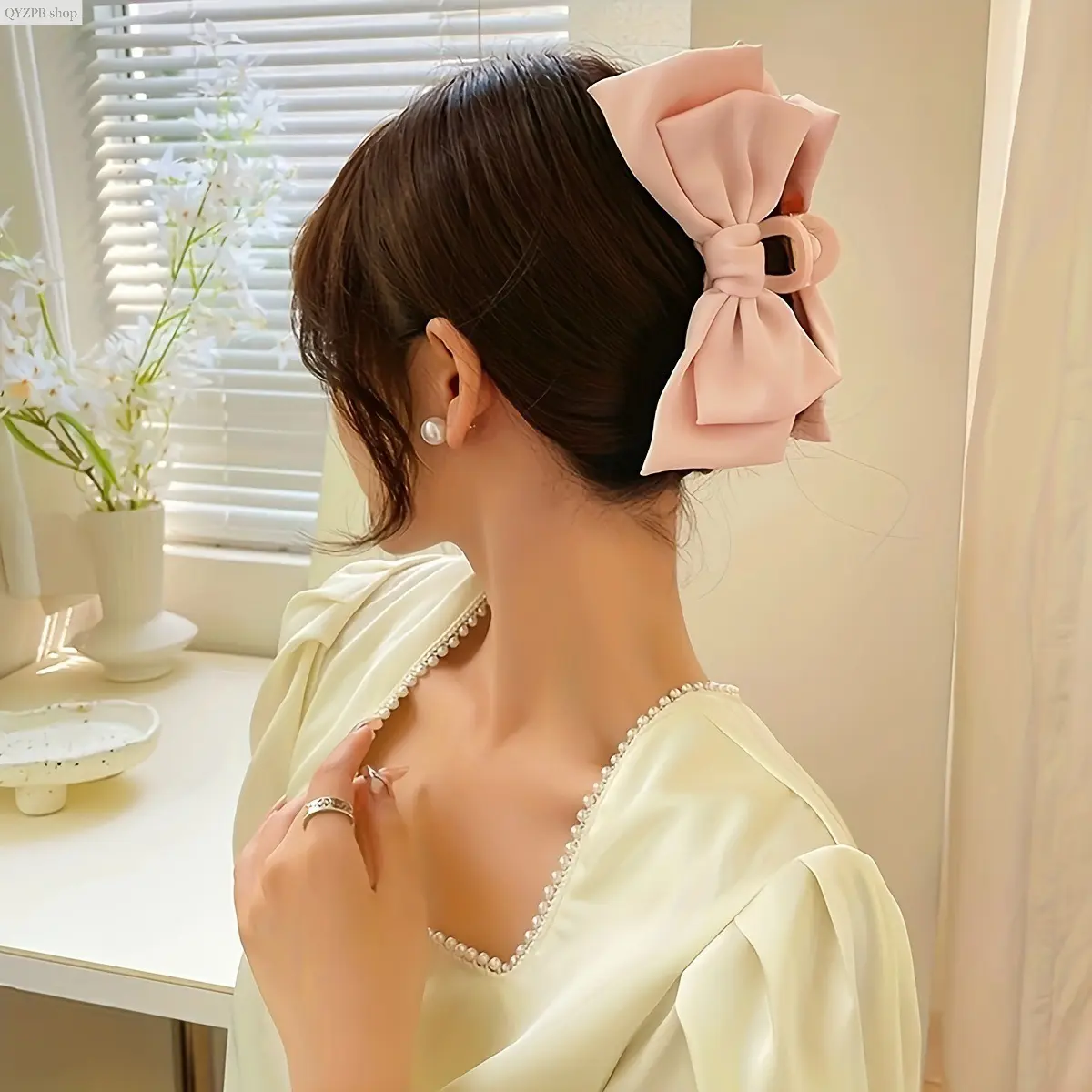 Cute Fairycore Bow Shark Clip for Women & Girls, Oversized Princess Claw Clip Hair Accessory, Coquette Balletcore Hairpin for Thick Long Hair, Sweet Everyday Hairstyle Clip for School Party Dating