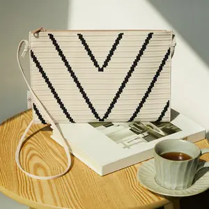 VIVAIA The Envelope Crossbody (Lucy)