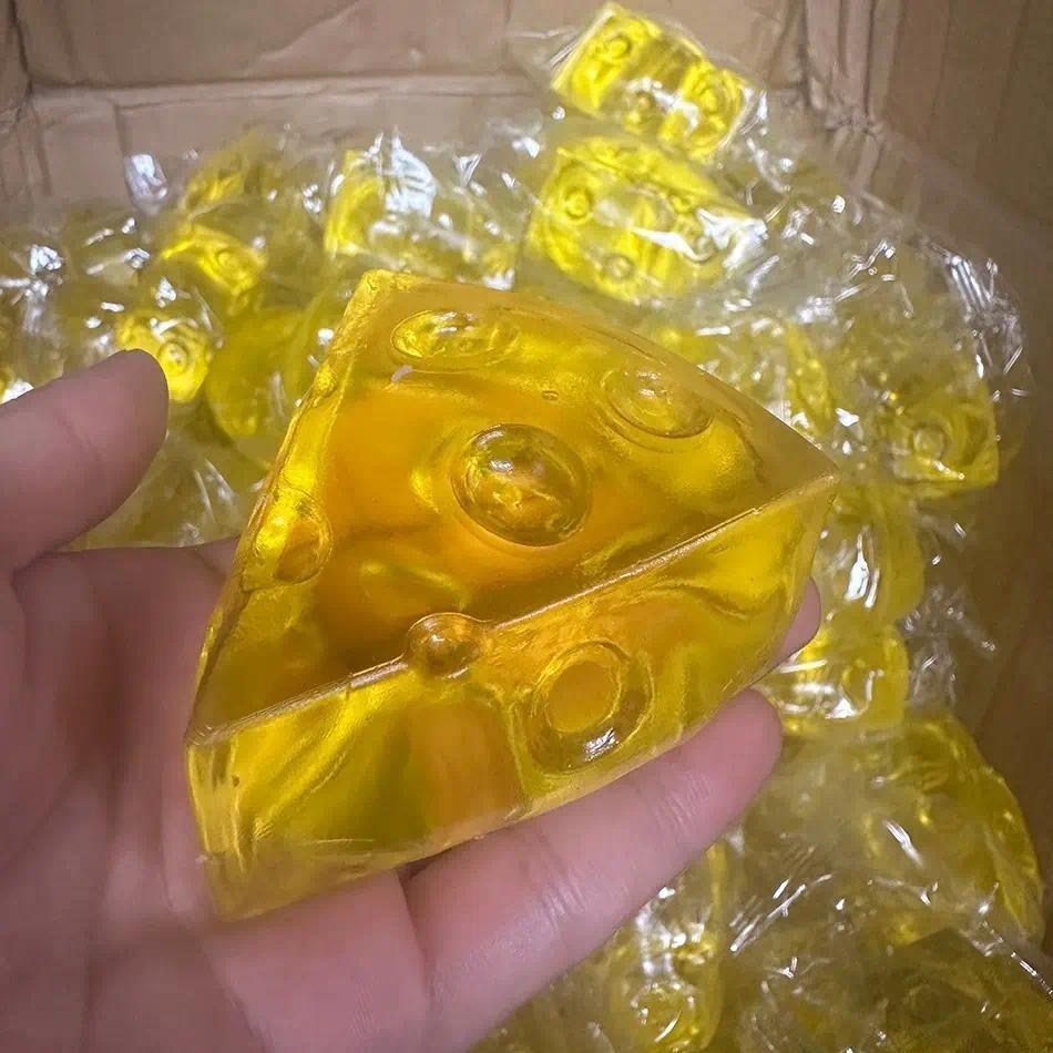 Honey Finger Sucking Cheese Stress Relief Toy, Slow Rebound Unisex Gift, Perfect for Relaxation and Fun, Ideal Present for All Ages