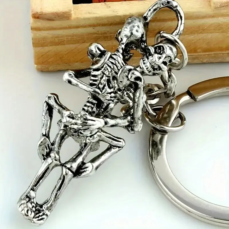 Halloween Skeleton Couple Keychain, Cute Skull Design, Silver Color Metal Key Ring, Perfect Gift for Friends, 1 Piece, Cute Keychain Accessory, Fashionable Alloy Keychain, Aesthetic Keychain