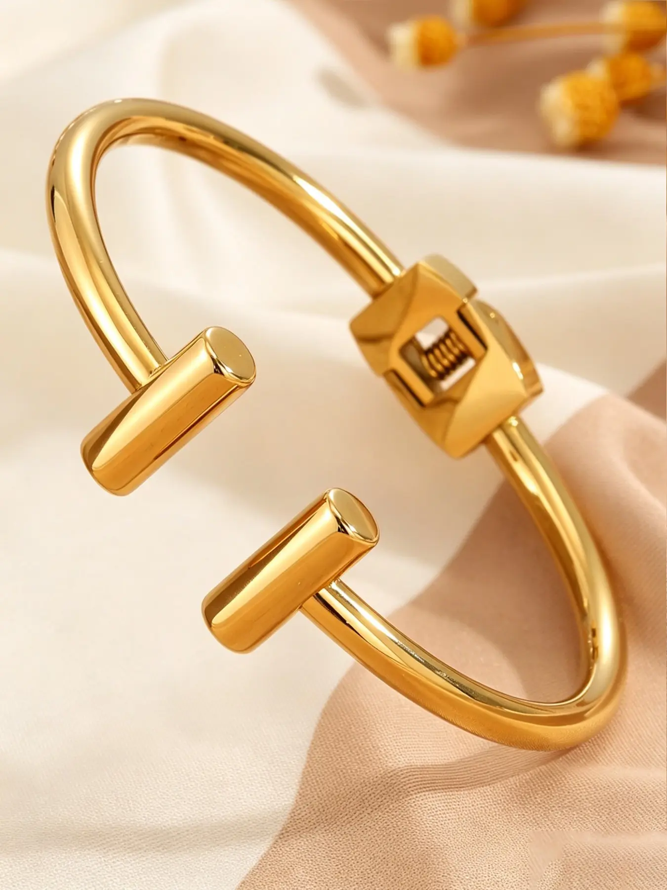 1 piece of classical and elegant stainless steel open double T bracelet, Exquisite Trendy Bracelet, a fashionable jewelry for both men and women, suitable for daily wear and parties, is an ideal gift for Christmas