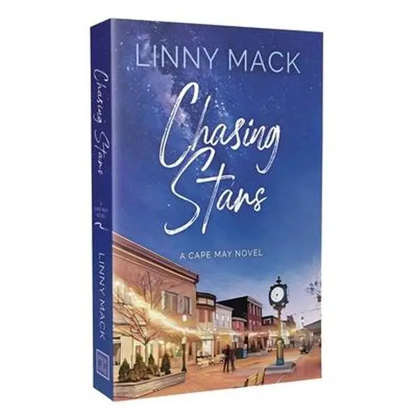 Chasing Stars: A Friends to Lovers, Later in Life, Small Town Romance -- Linny Mack - Paperback
