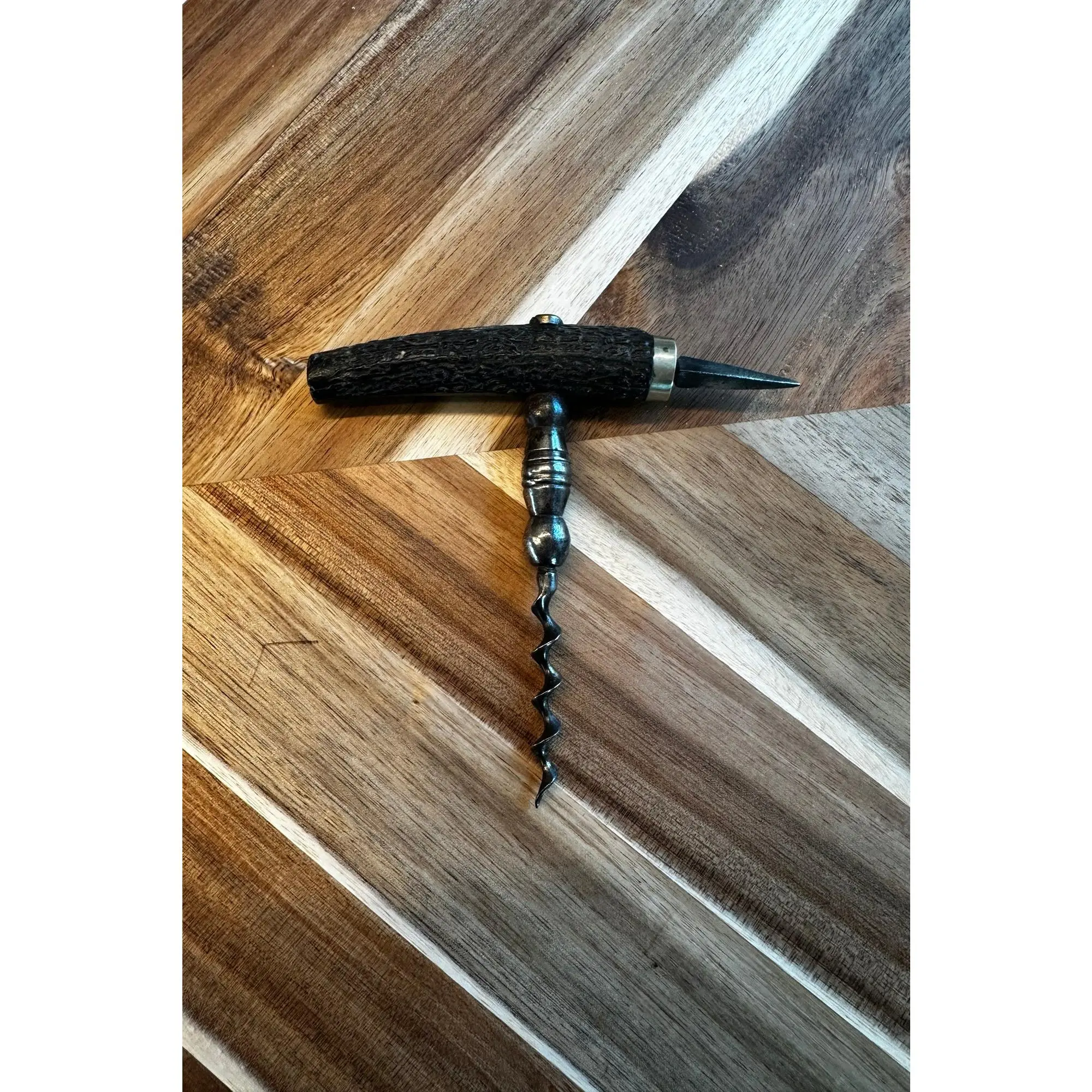 Vintage horn-handled corkscrew with steel worm