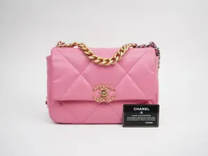 Pre-owned CHANEL calfskin Crossbody Bags Quilted Medium 19 Flap Pink