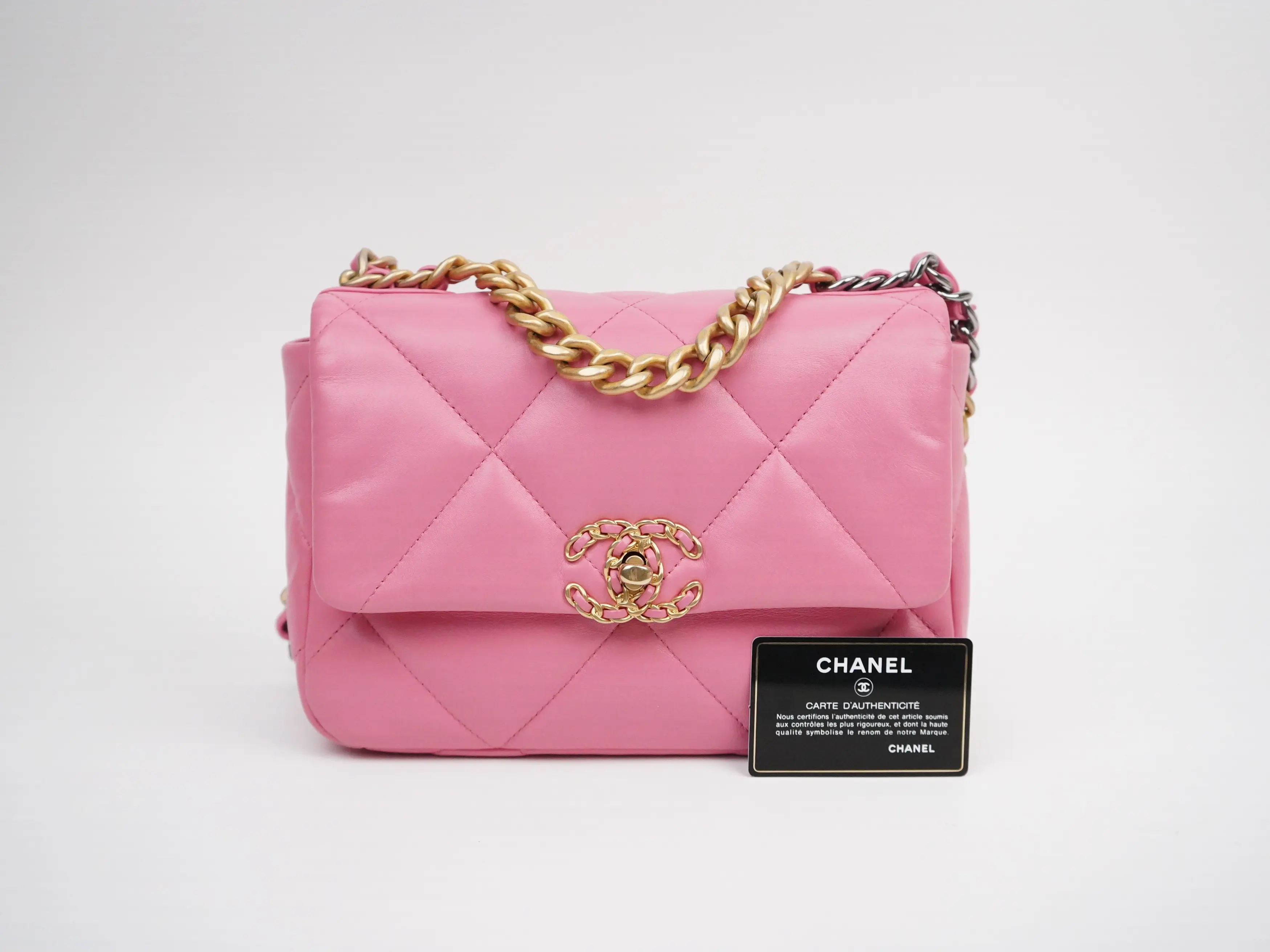 Pre-owned CHANEL calfskin Crossbody Bags Quilted Medium 19 Flap Pink
