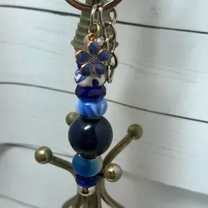 Blue Beaded Keychain with Flower Charm and Gold Chain for Stylish Accessory